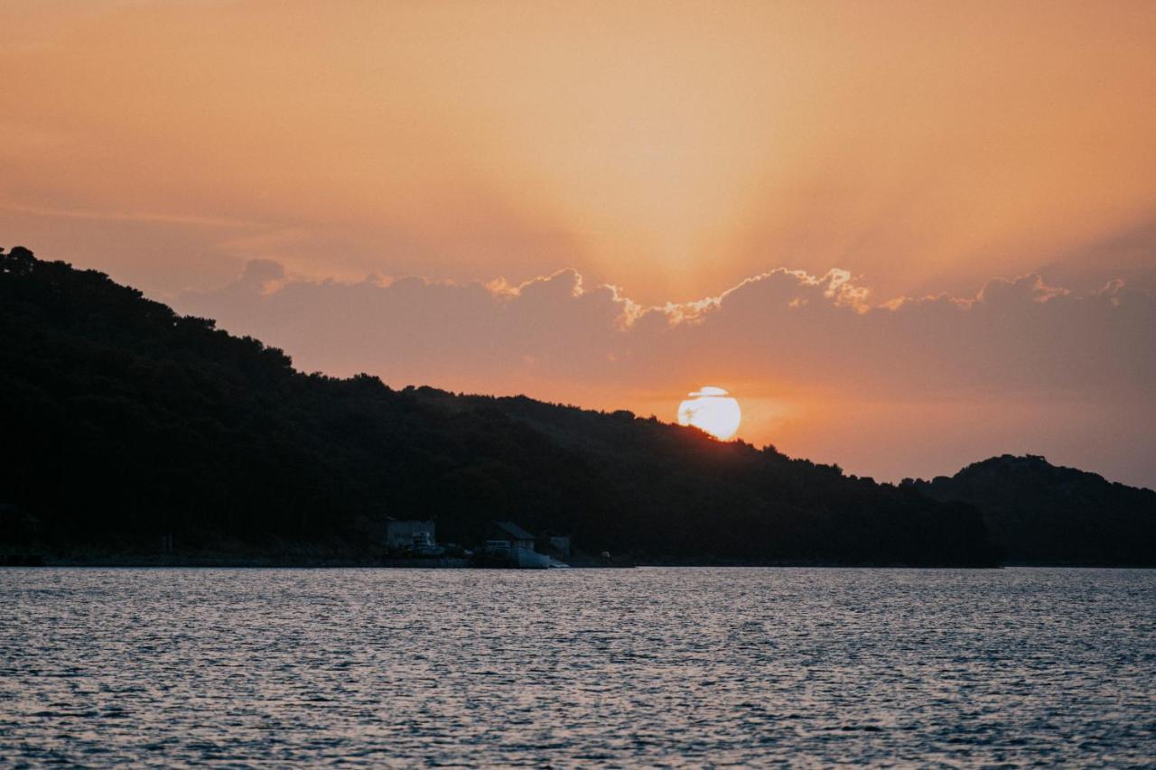 Hotel Apoksiomen Mali Lošinj Buitenkant foto