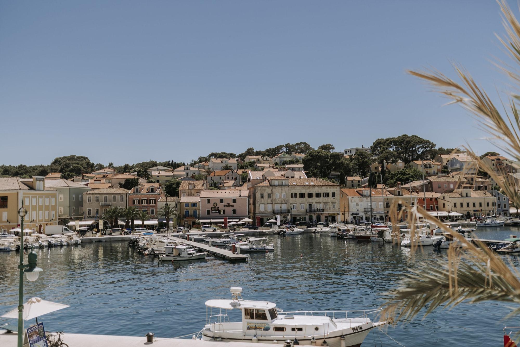 Hotel Apoksiomen Mali Lošinj Buitenkant foto