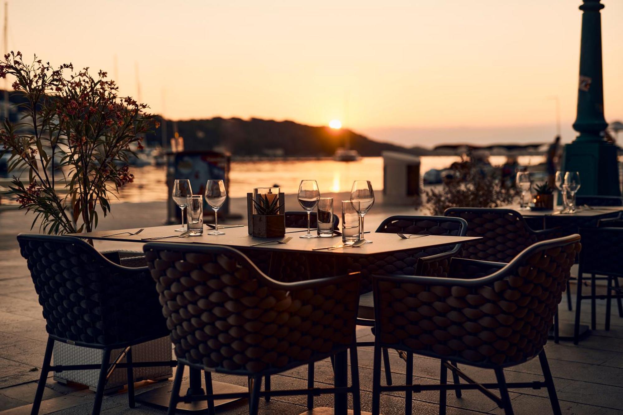 Hotel Apoksiomen Mali Lošinj Buitenkant foto